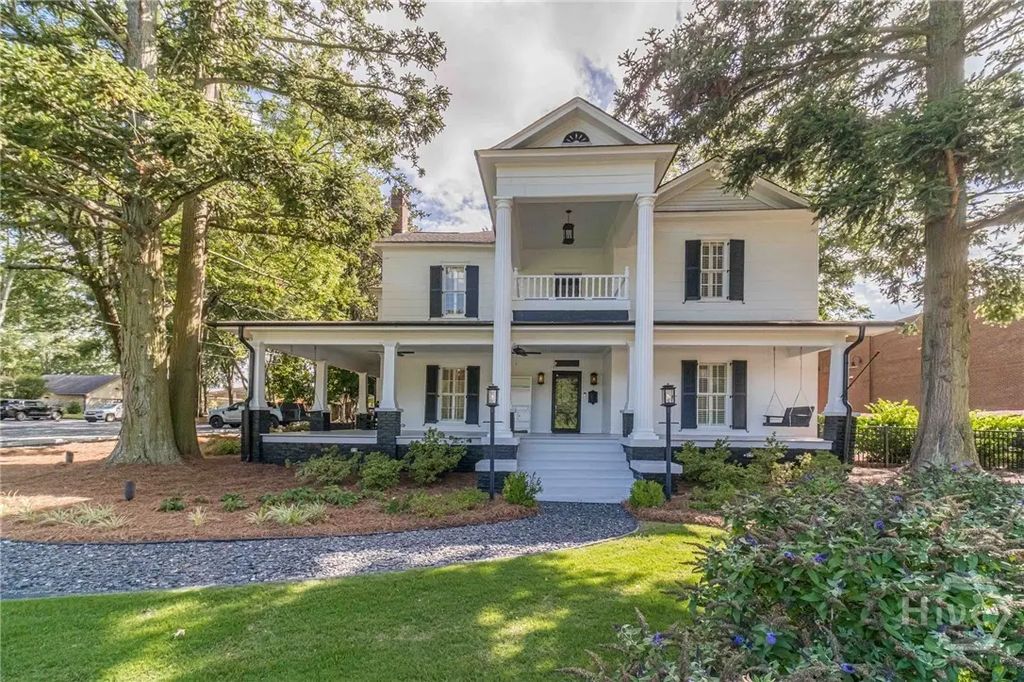2037 Grayson Highway, Grayson