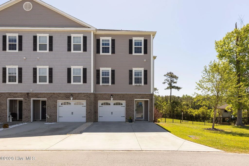 400 Garland Shores Drive, Hubert