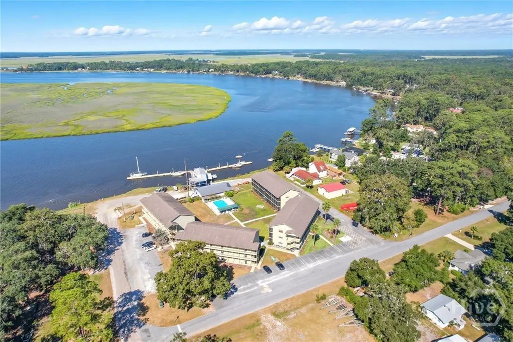 207 Azalea Road 21, Midway