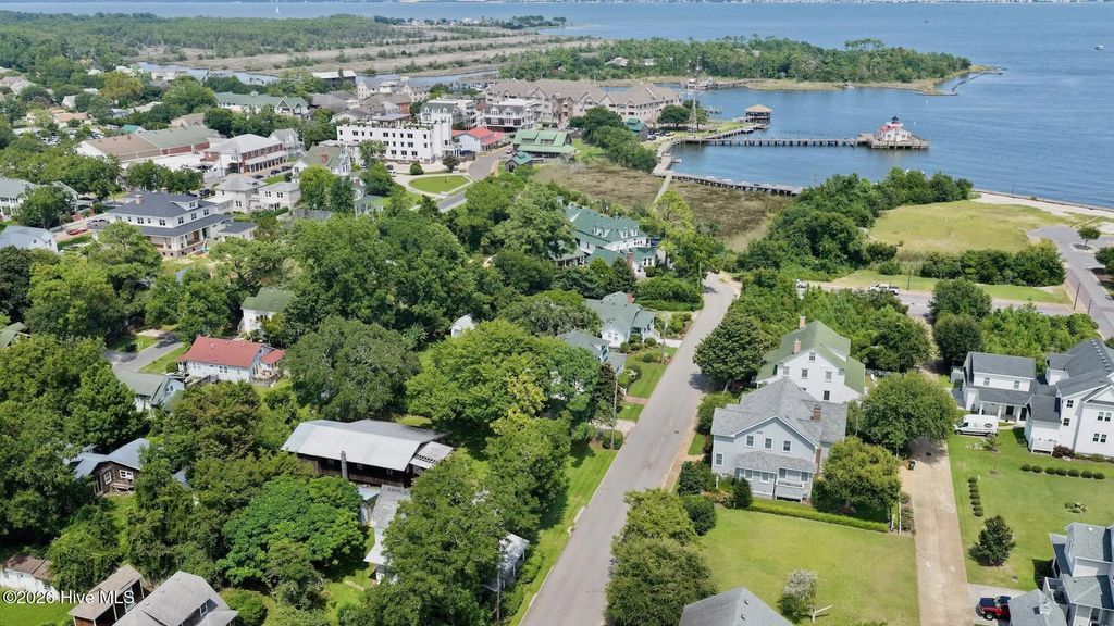 330 Fernando Street, Manteo