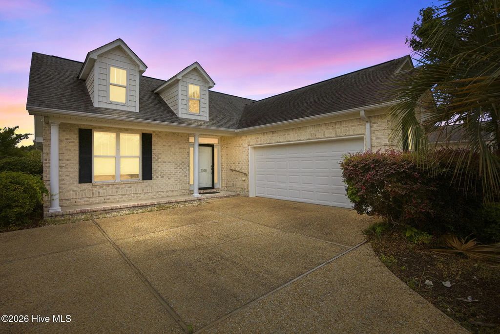 1018 Garden Club Way, Leland