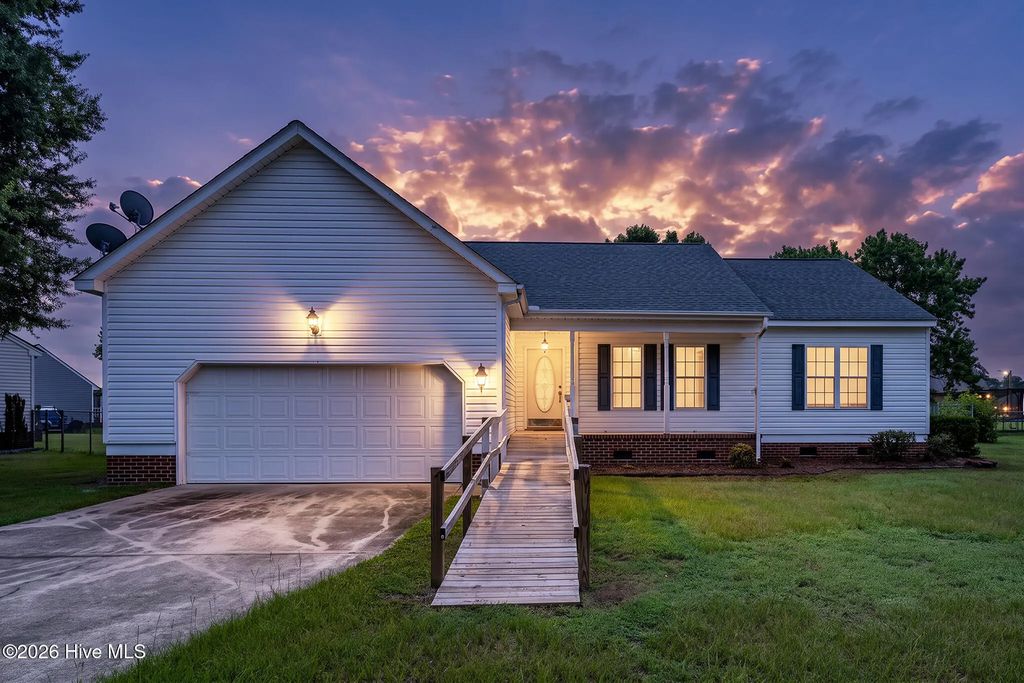 104 Trawick Drive, La Grange