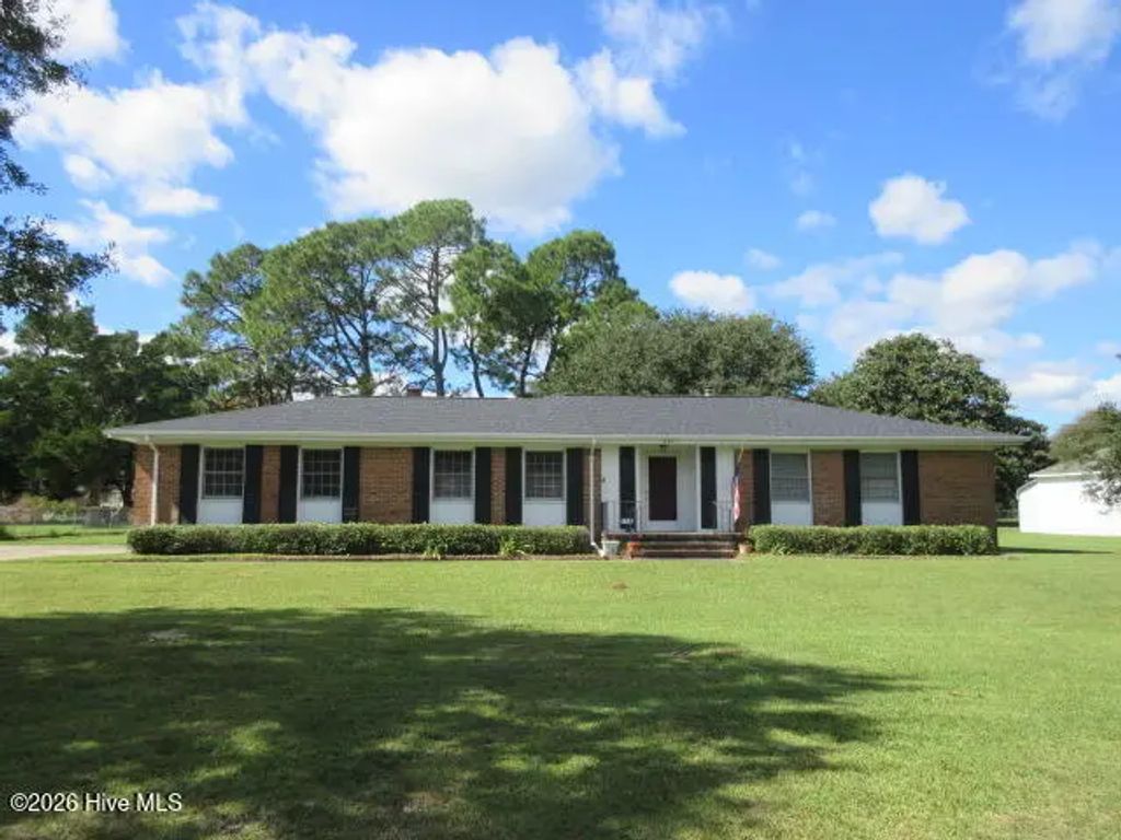 2211 North Road, Morehead City