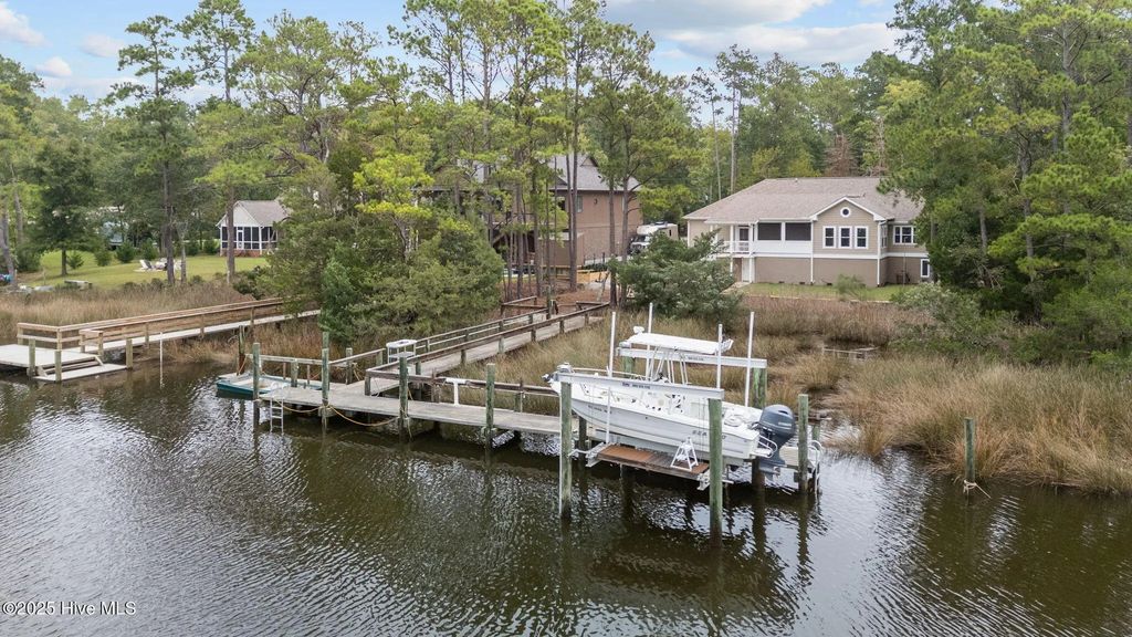 402 Whittaker Point Road, Oriental