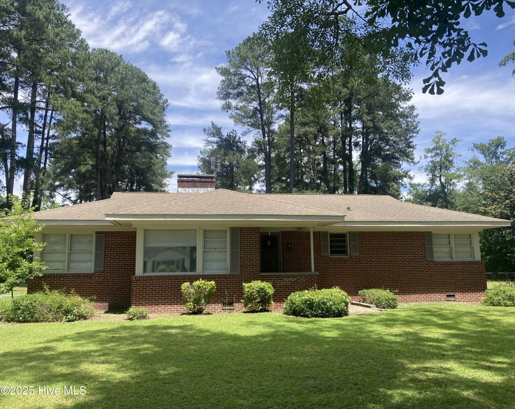 218 West Boulevard, Laurinburg