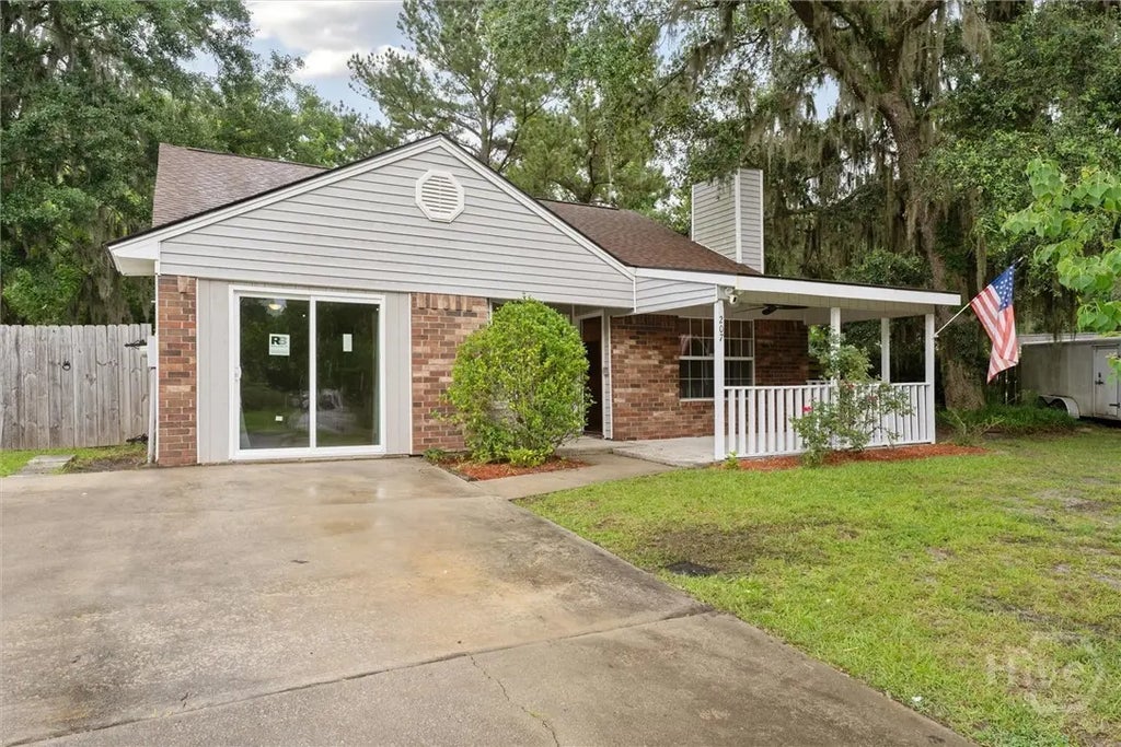 207 Whippoorwill Lane E, 