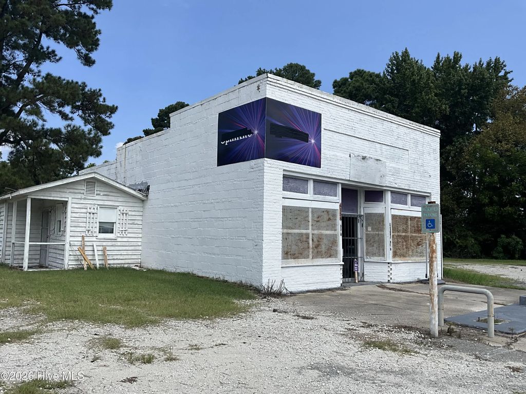 4158 Carolina 33, Greenville