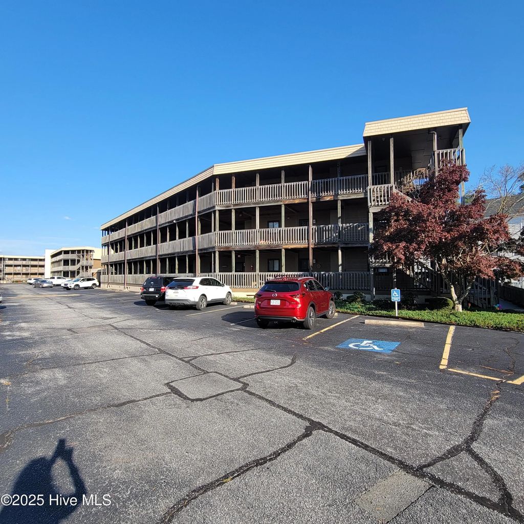 313 Lake Place Condo Drive, Elizabethtown