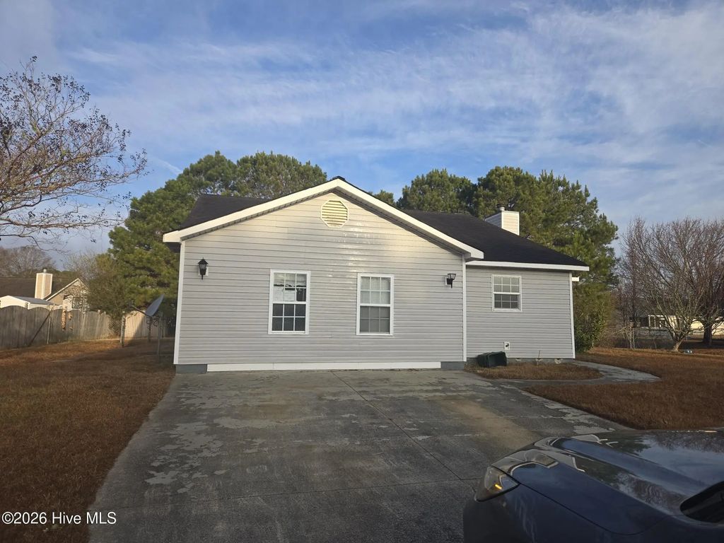 442 Dion Drive, Hubert