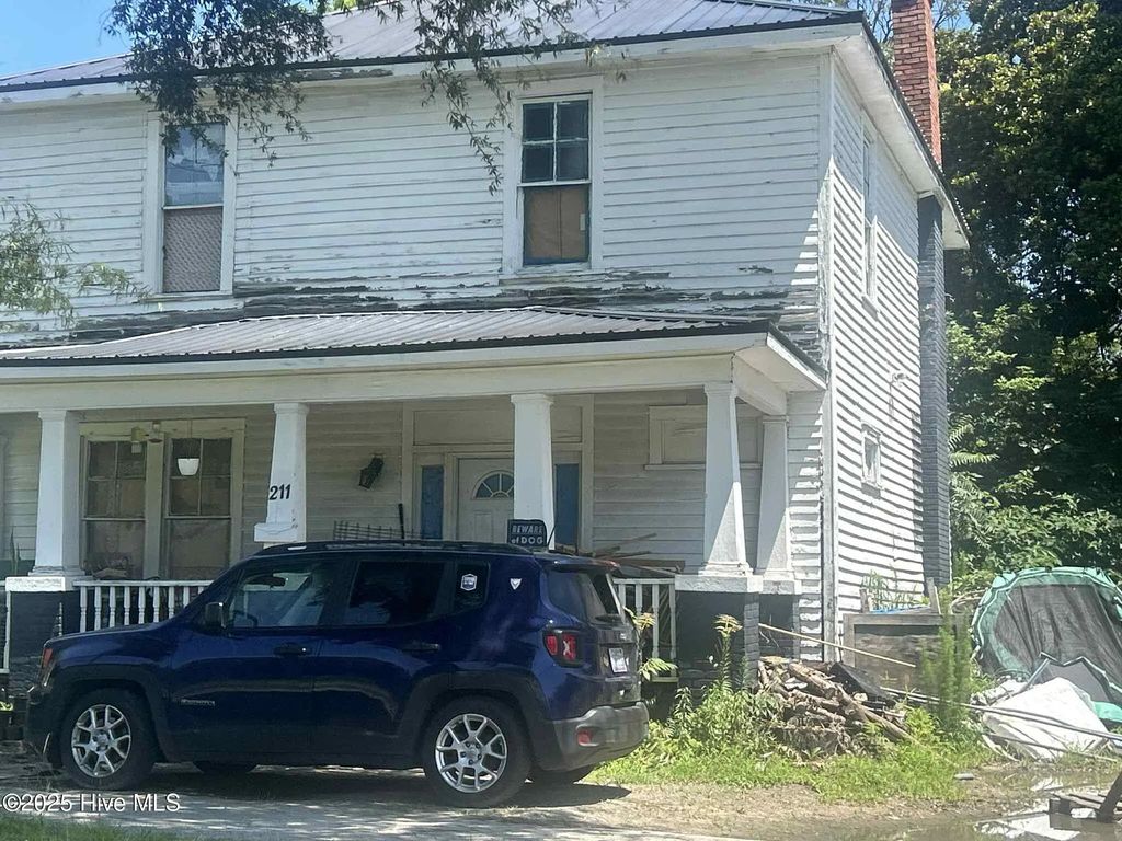 211 E Elm Street, Goldsboro