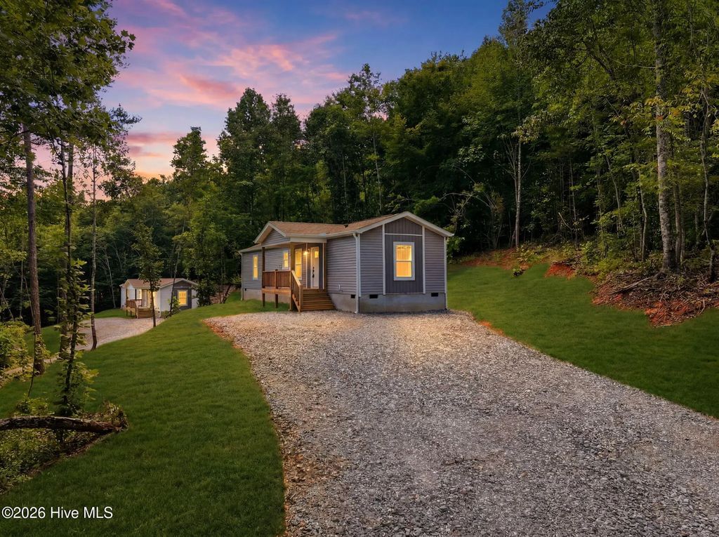 285 Loganberry Lane, Hayesville