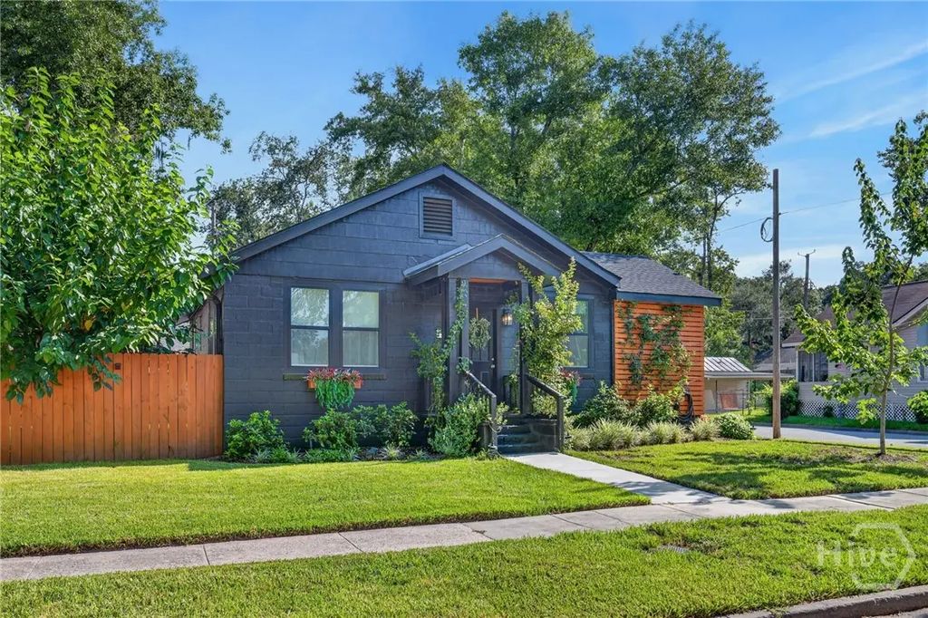 1332 E 39th & 2205 Ash Street, Savannah
