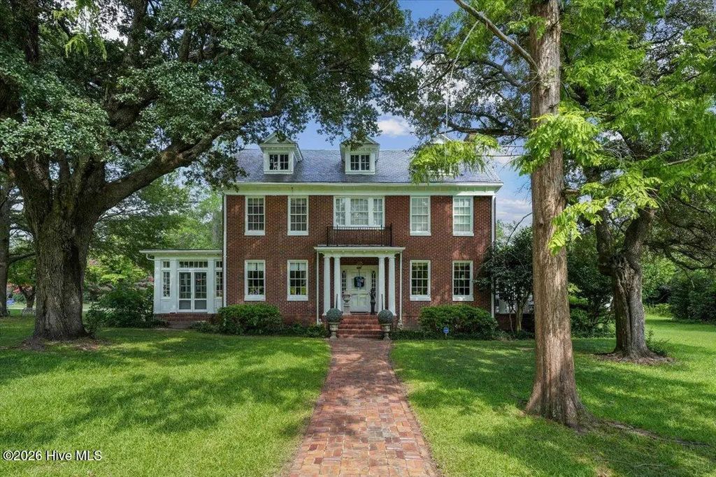1115 College Street, Kinston