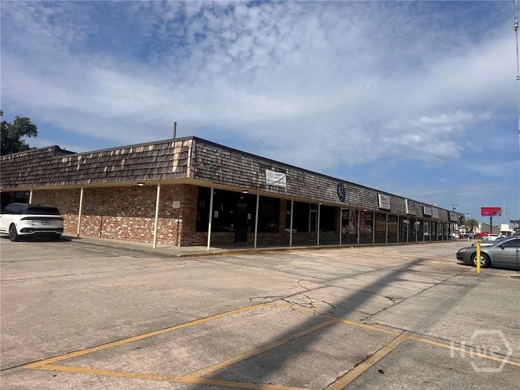 103 E Montgomery Crossroads Cross 125, Savannah