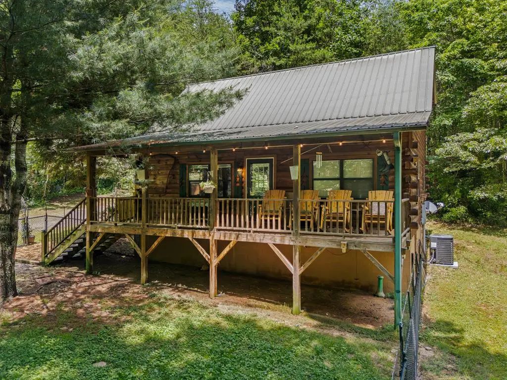 35 Winding Hill Trail, Peachtree