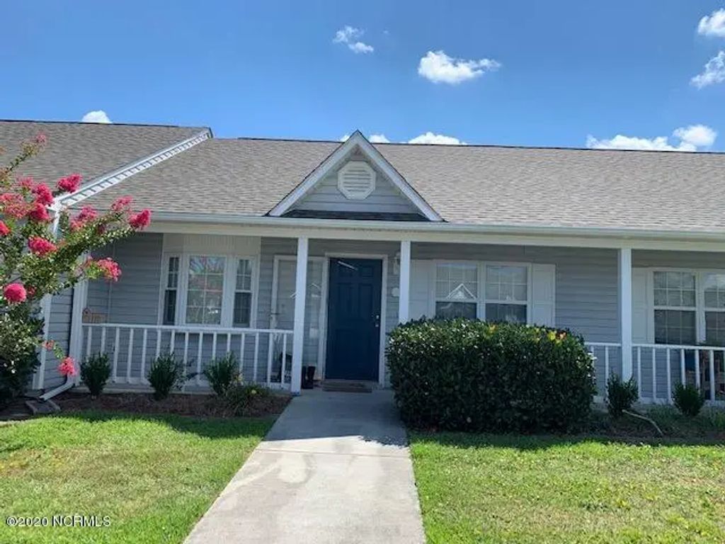 1103 Courtyard W, Newport