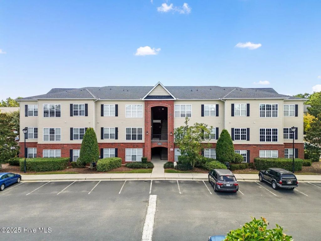 2820 Bloomfield Lane Unit 207, Wilmington