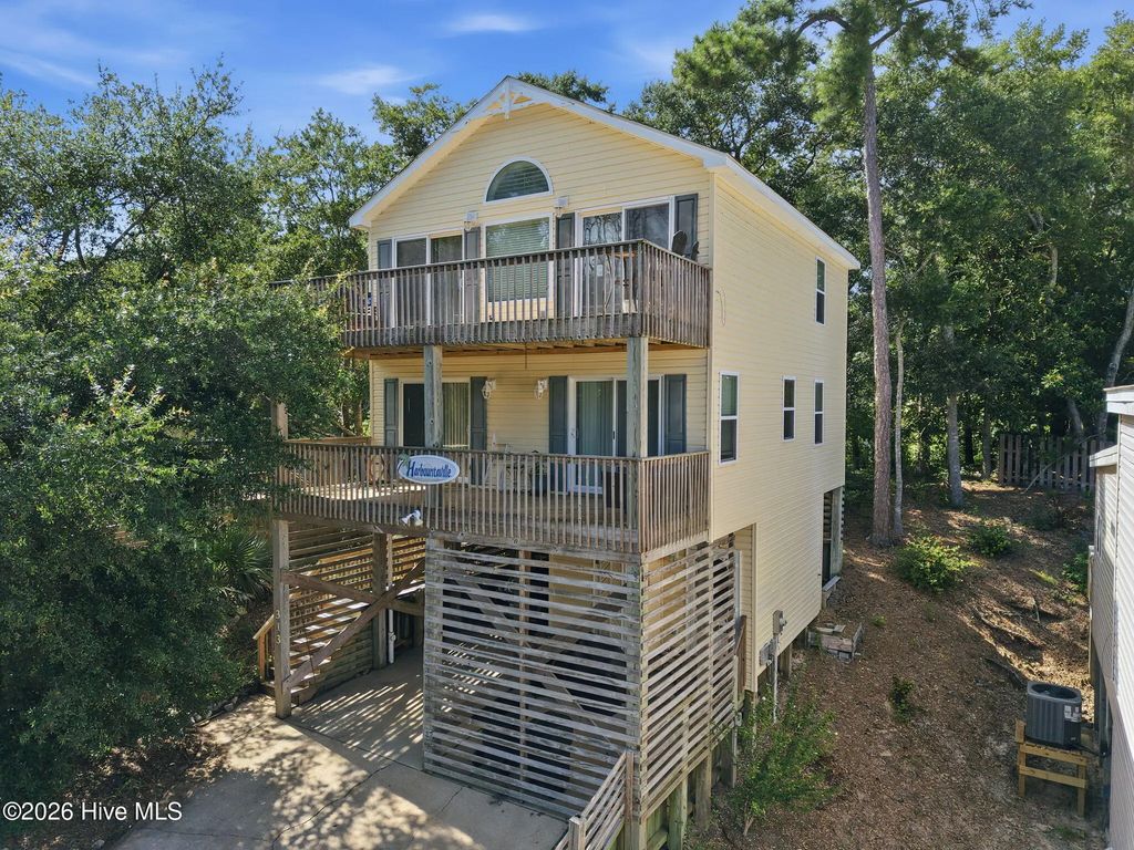 313 Sir Chandler Drive, Kill Devil Hills