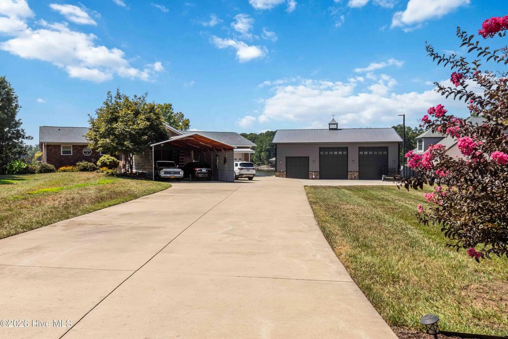 240 Foresail Road, Salisbury