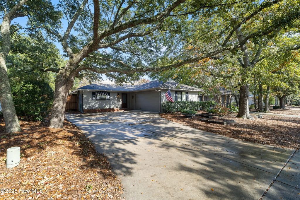 1305 Two Mile Circle E, Wilmington
