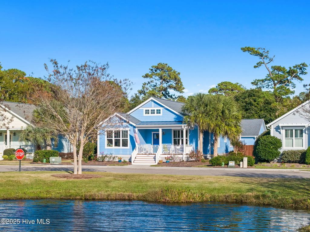 828 Cades Trail, Southport
