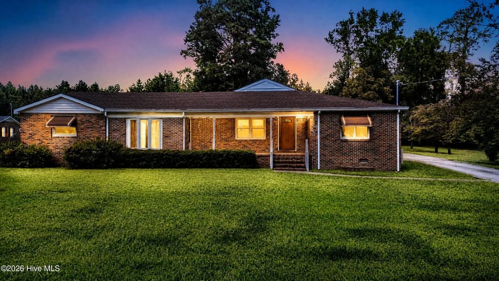 400 W Barnhill Street, Everetts