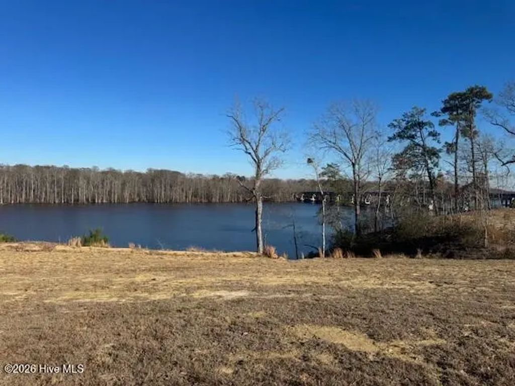 122 River Bluff Drive, Winton