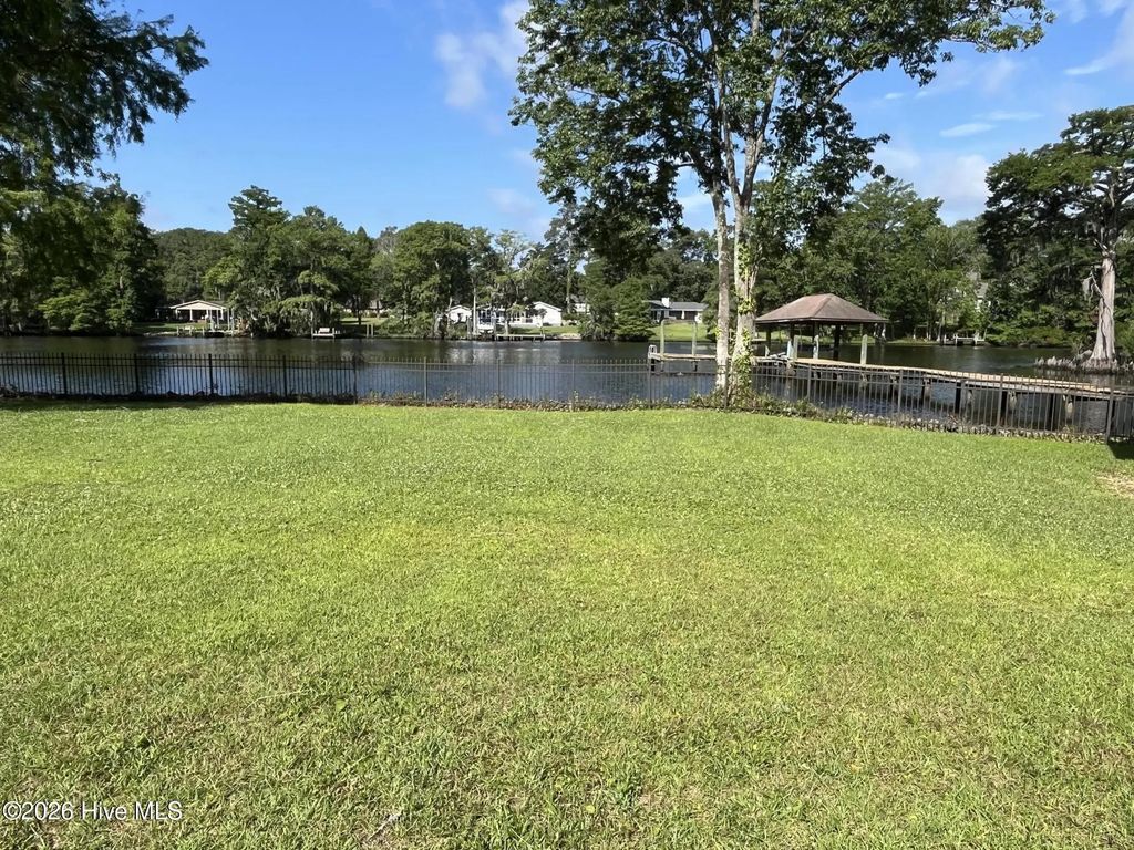 609 Creekwood Drive, New Bern