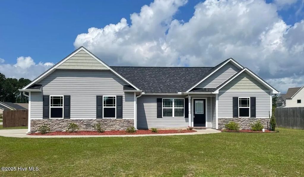 233 Breakwater Drive, Sneads Ferry