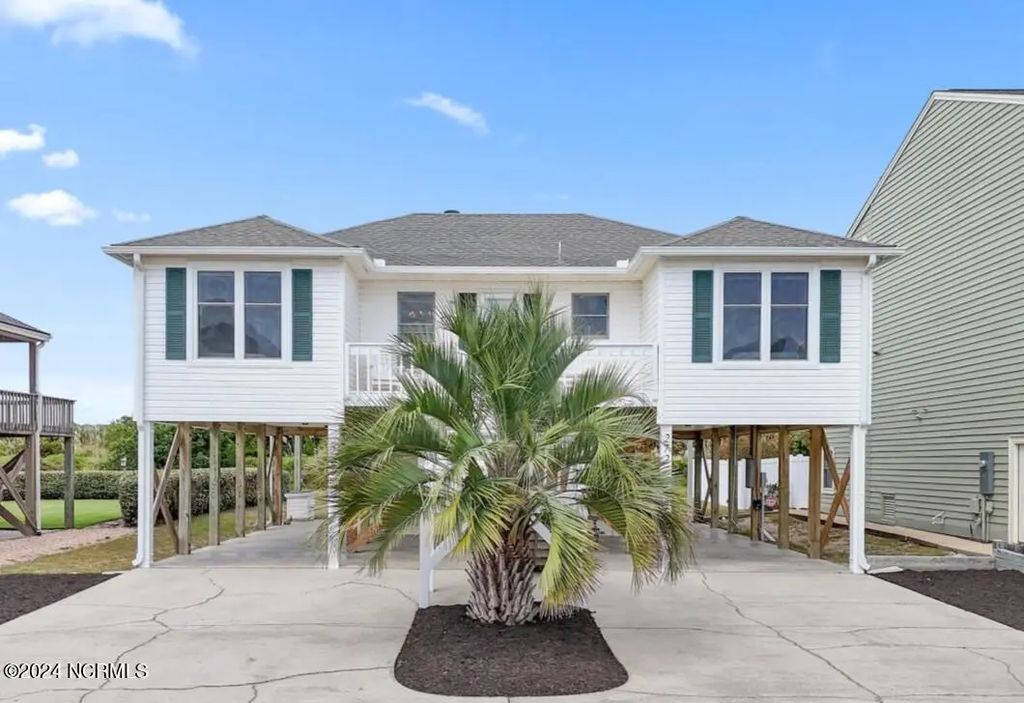 272 Brunswick Avenue W, Holden Beach