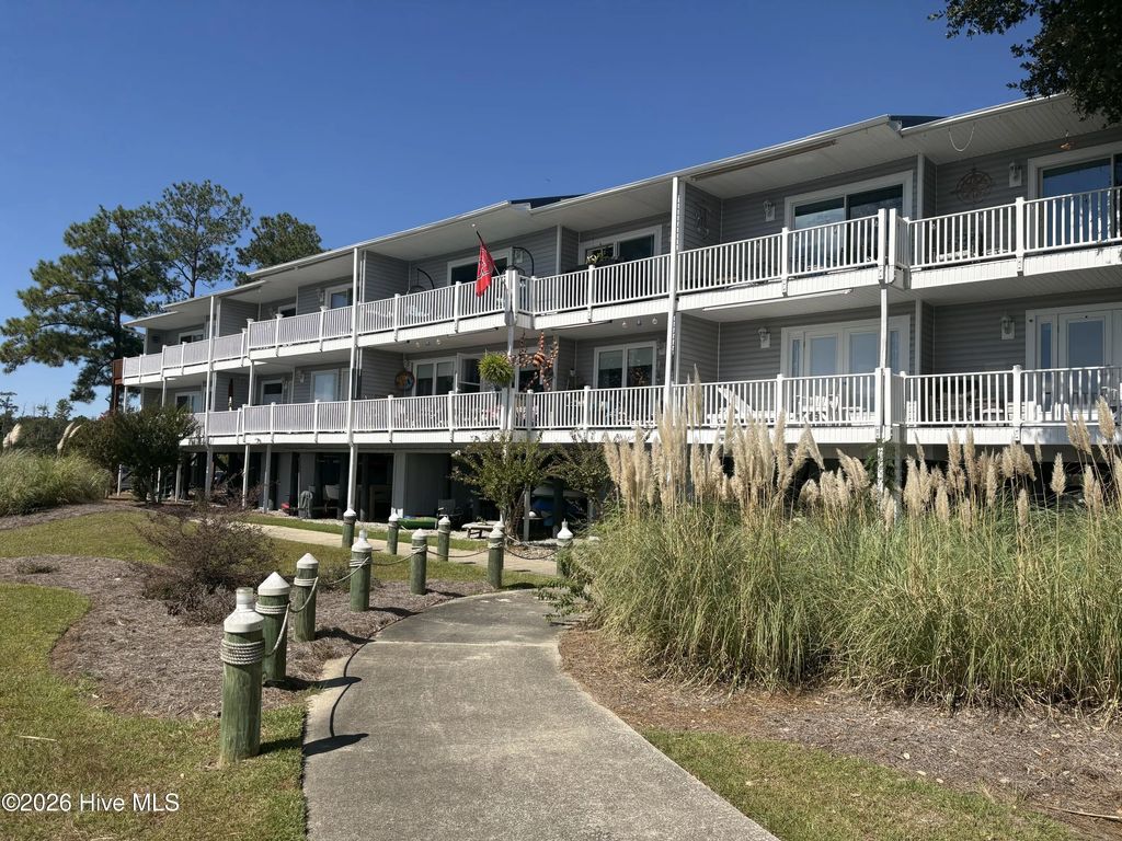 2114 Harbourside Drive, New Bern