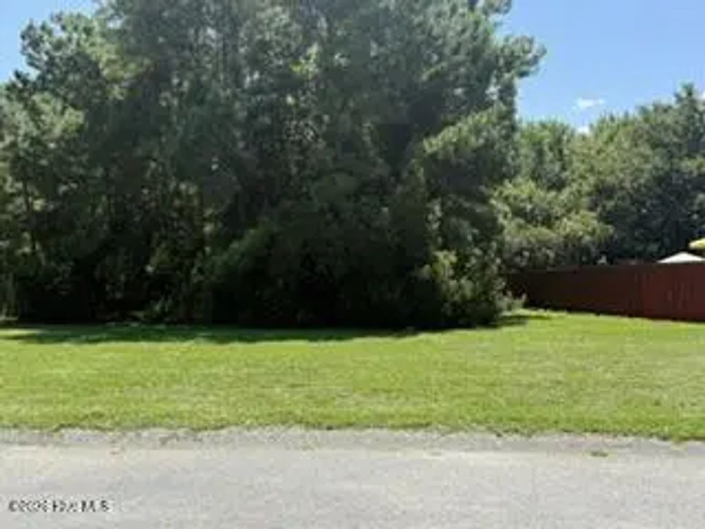 137 Lighthouse Drive, Carolina Beach