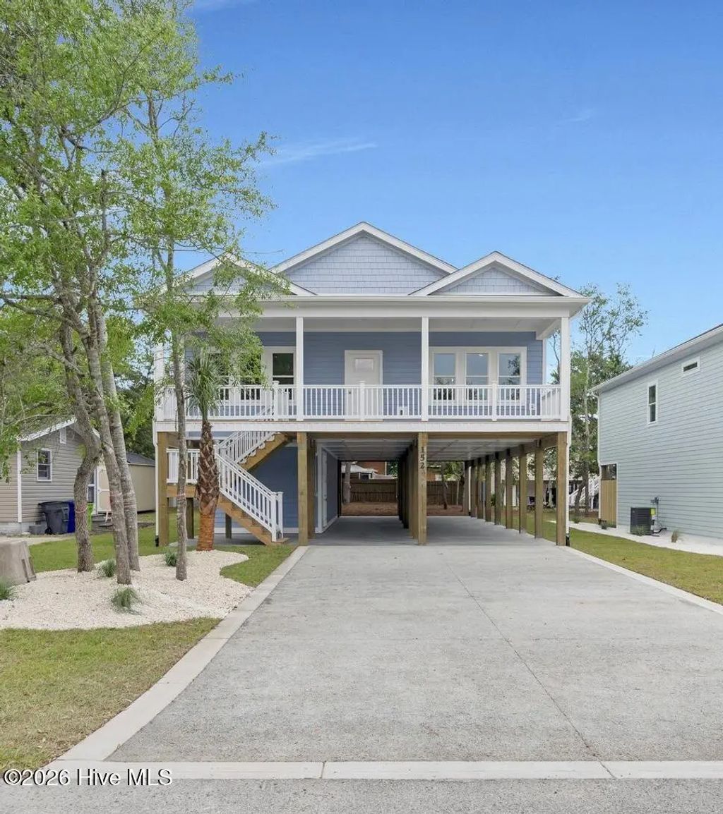 152 Ne 1st Street, Oak Island