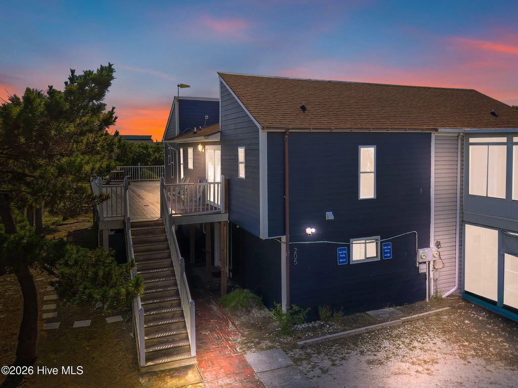 205 Oyster Lane, North Topsail Beach