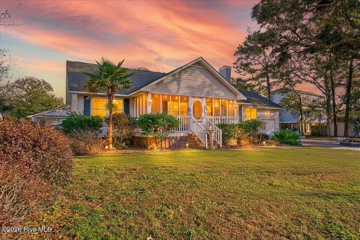 104 Ne 34th Street, Oak Island