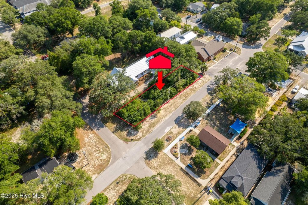 619 N Caswell Avenue, Southport