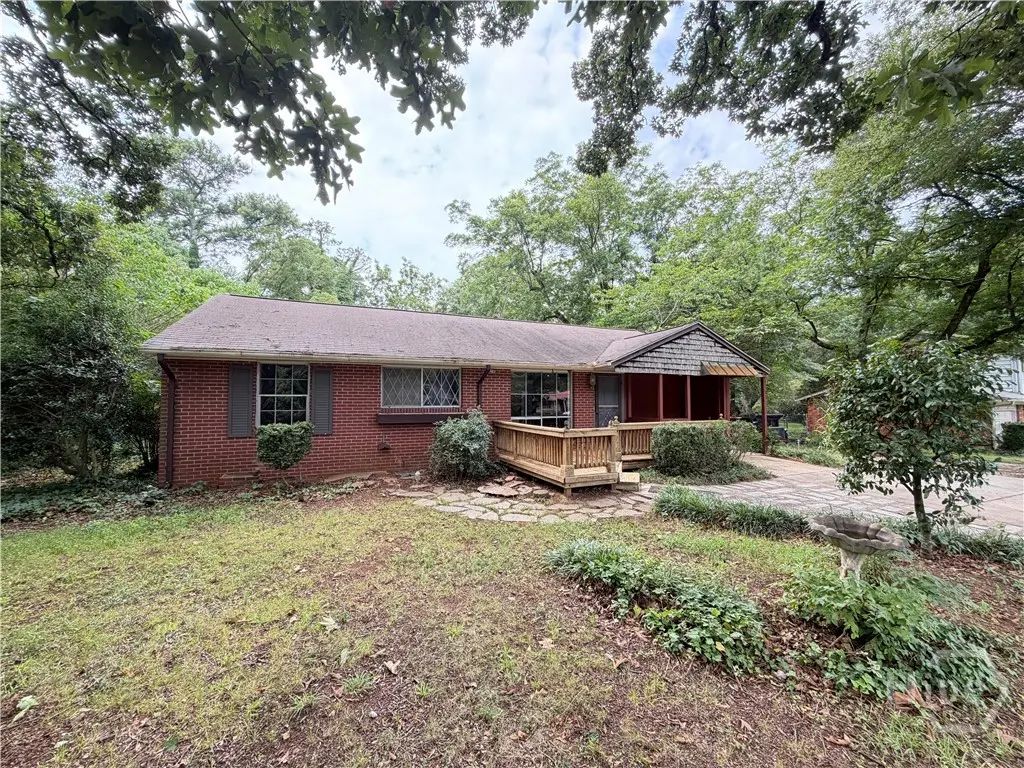 1054 College Station Road, Athens