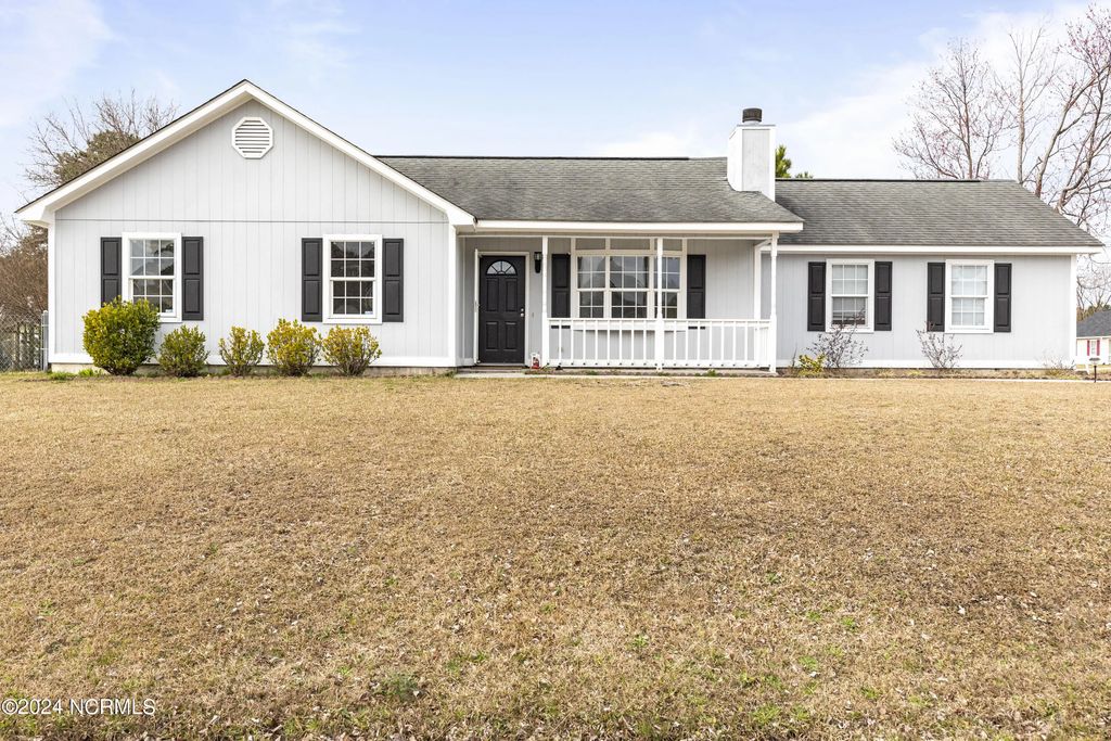 305 Foxridge Lane, Hubert