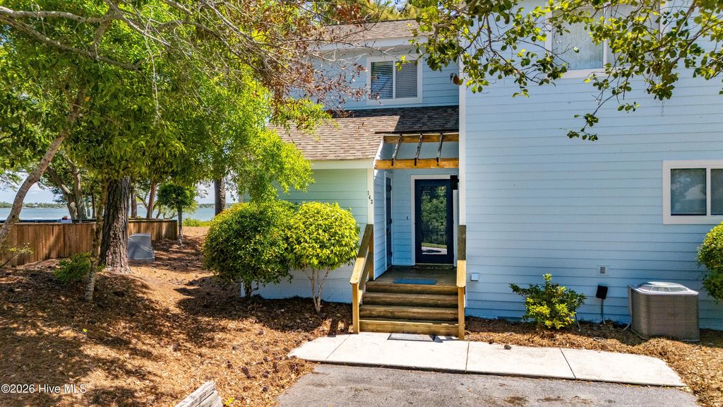 142 Lagoon Lane, Pine Knoll Shores