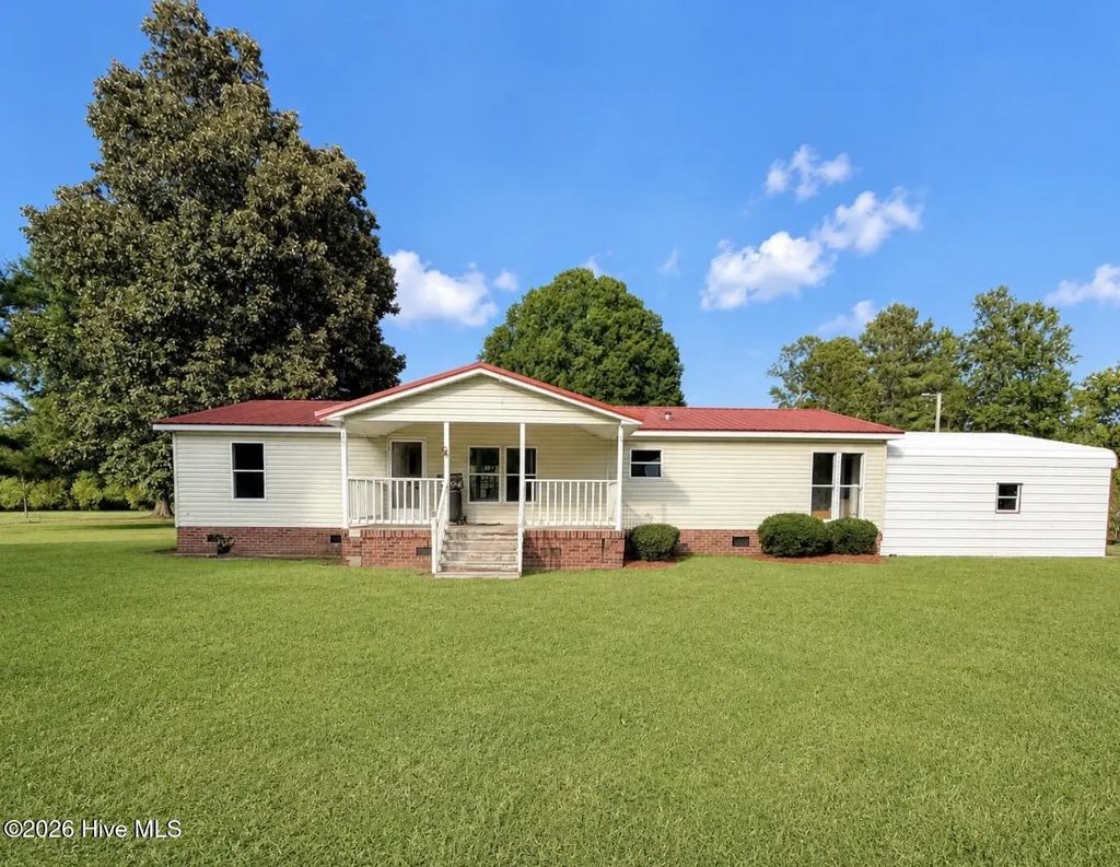 572 Ben Jones Road, Lake Waccamaw