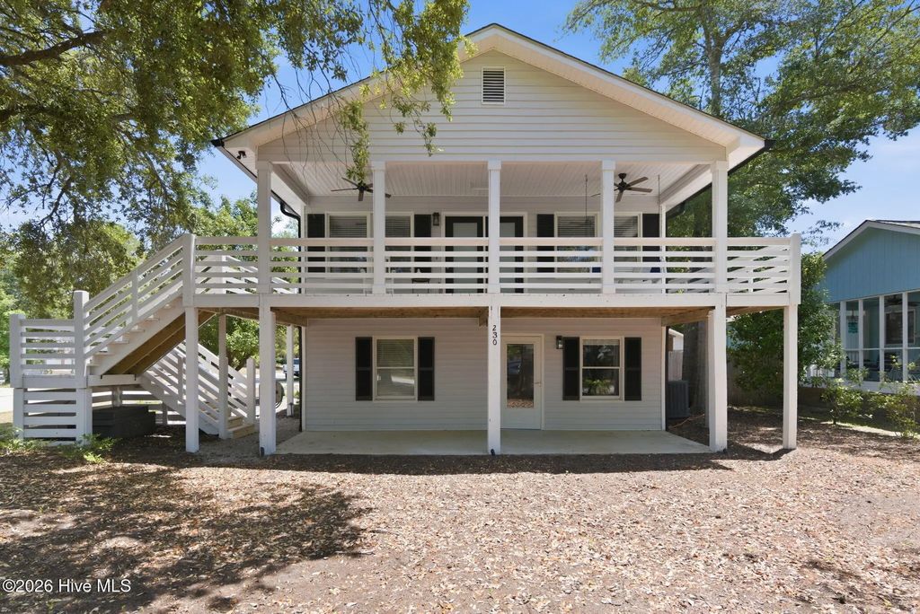 230 Ne 45th Street, Oak Island