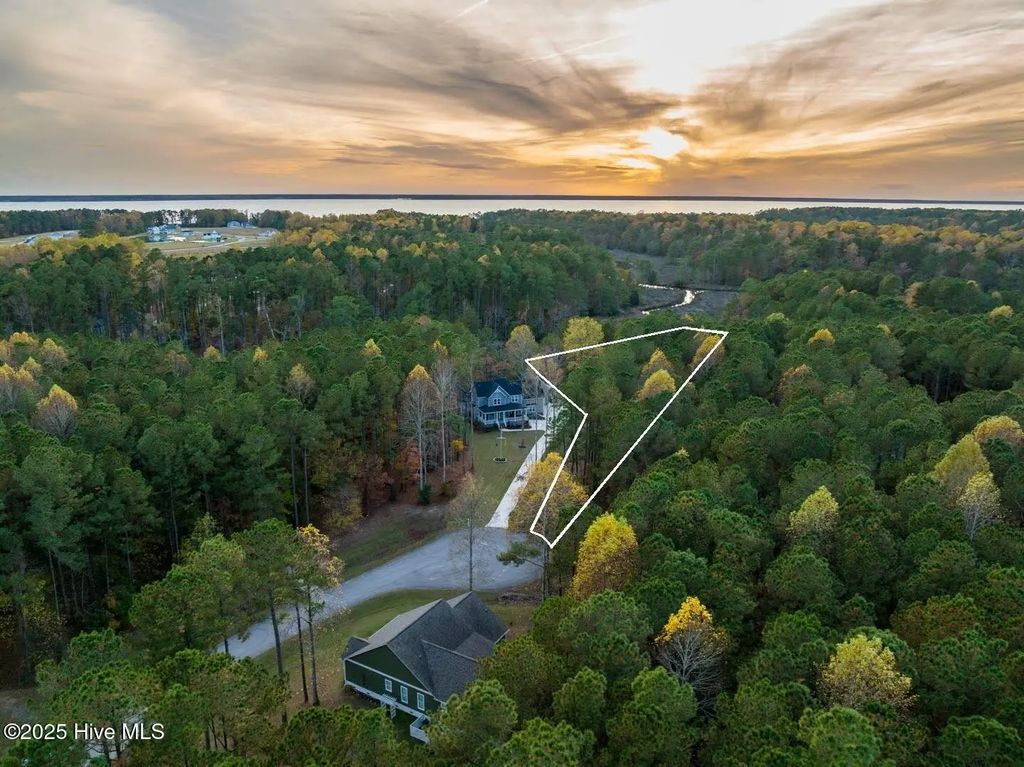 130 Willow Cove Lane, Minnesott Beach