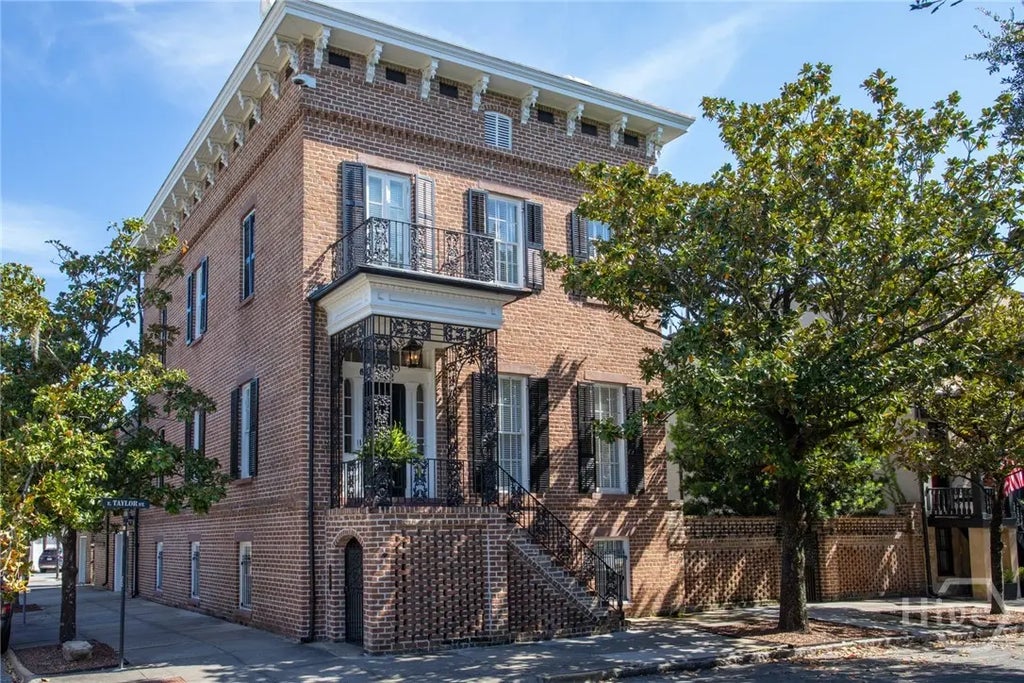 202 E Taylor Street, 