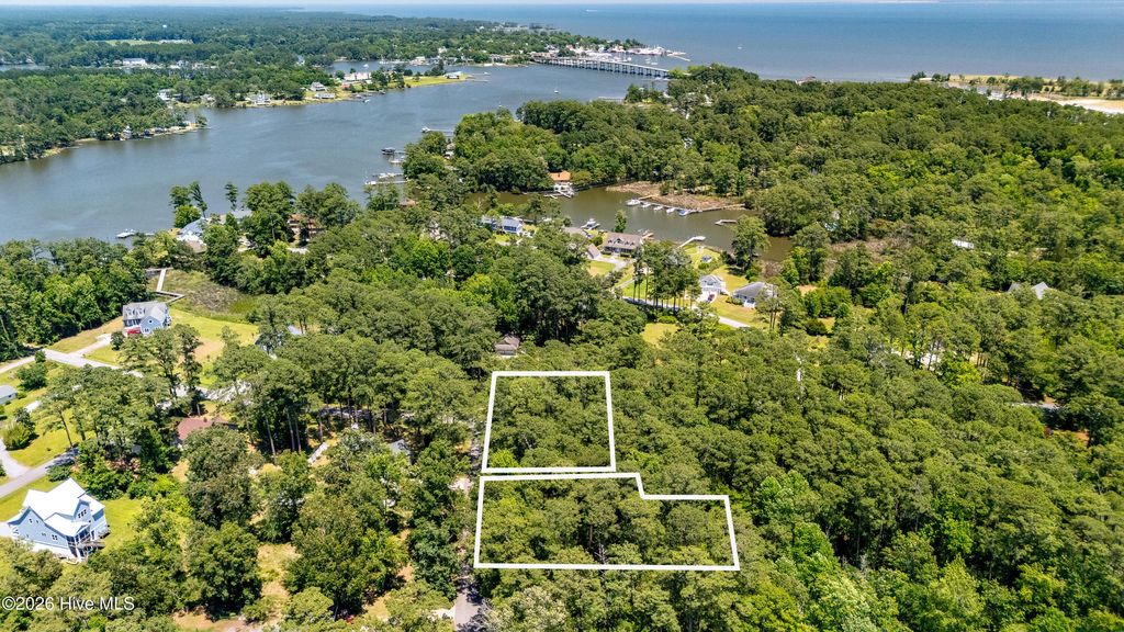 4001& 4003 Schooner Circle, Oriental