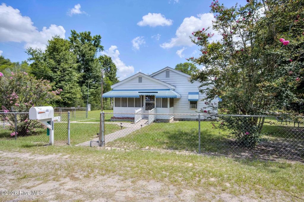 197 Legion Road, Warrenville