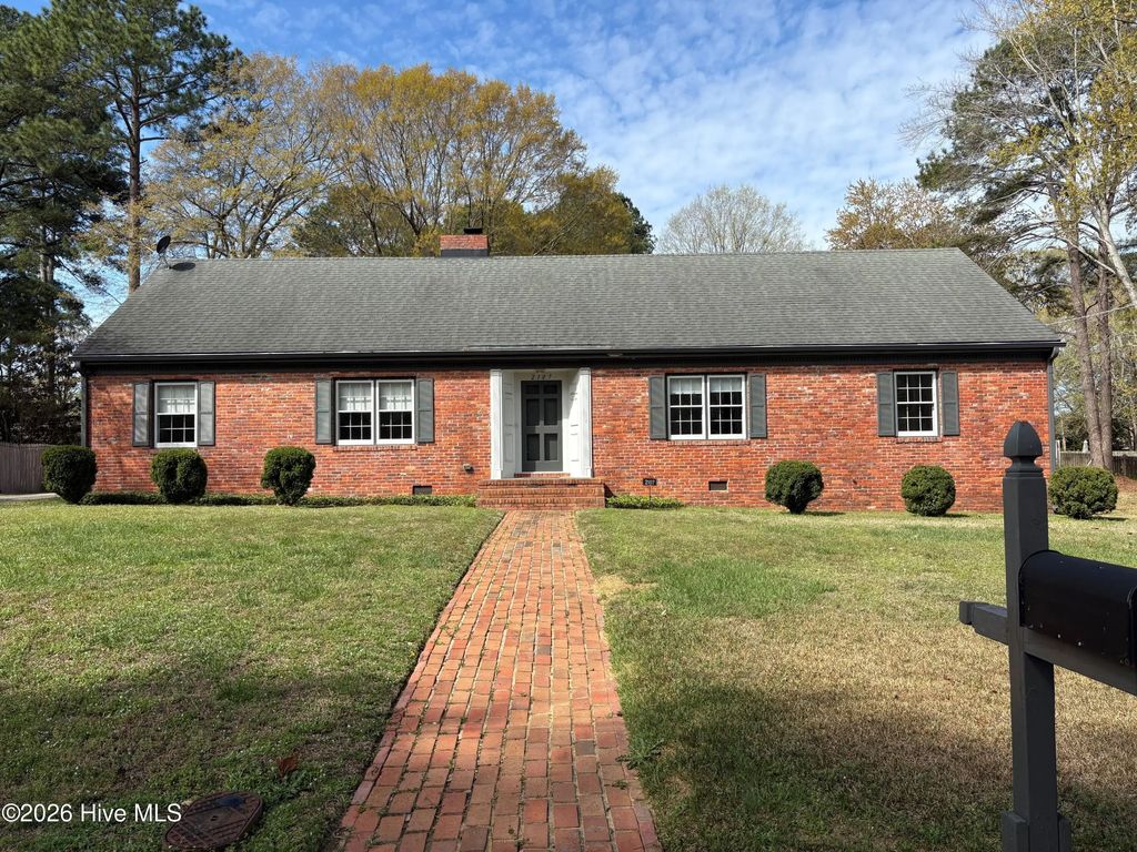 2107 Somerset Drive N, Wilson