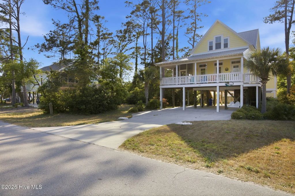 101 Ne 33rd Street, Oak Island