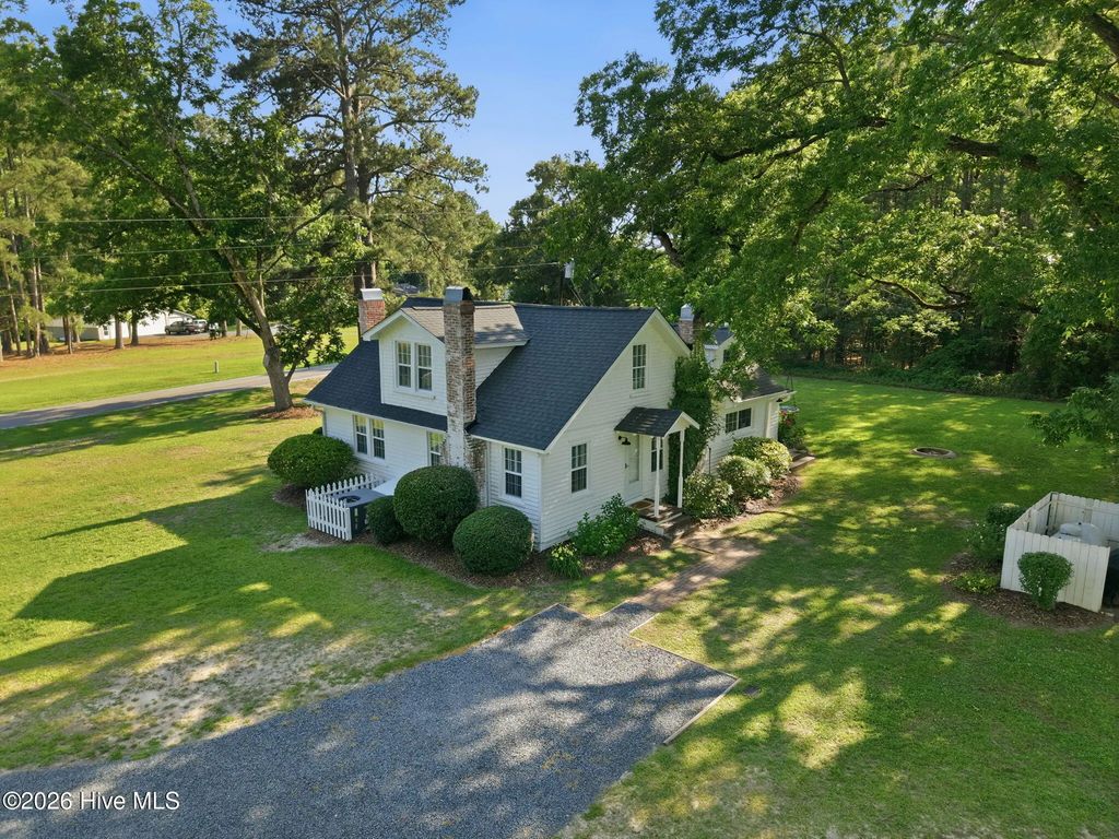 2704 Farm Life School Road, Carthage