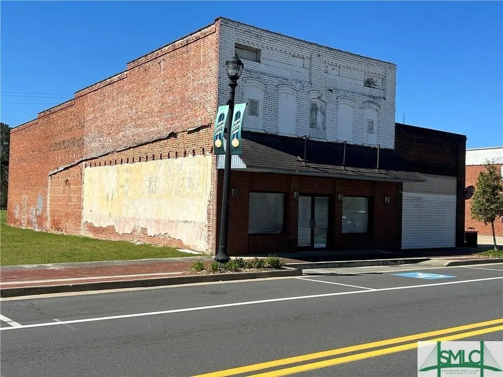 121 W Barnard Street, 