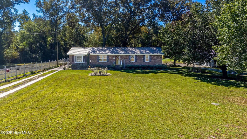 4950 Bethune Drive, Linden